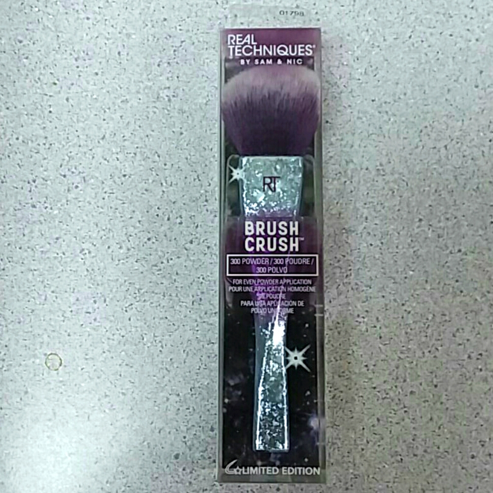 Sam & Nic Real Techniques Powder 300 Brush Crush L